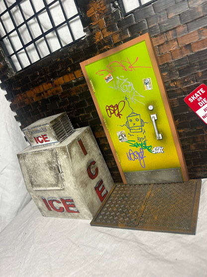 Miniature ice machine