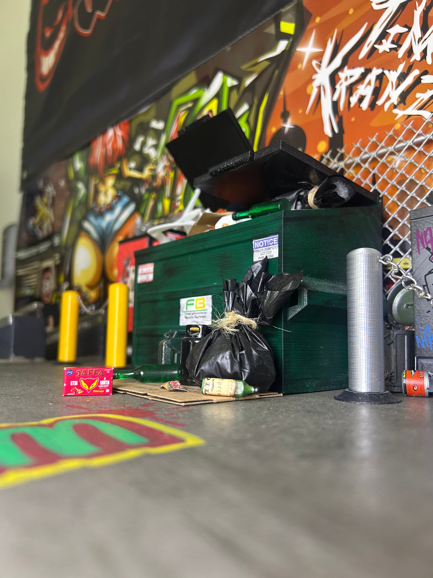 Miniatures / Trash