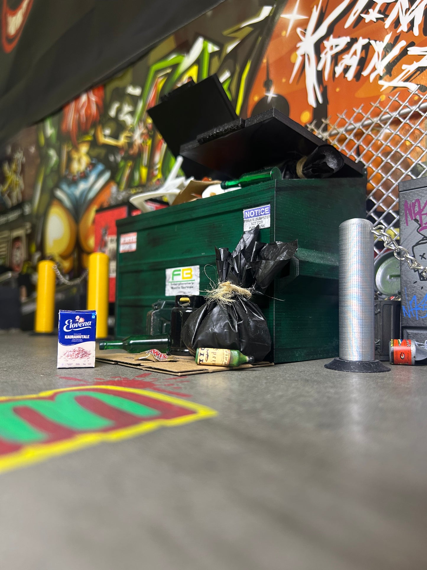 Miniatures / Trash