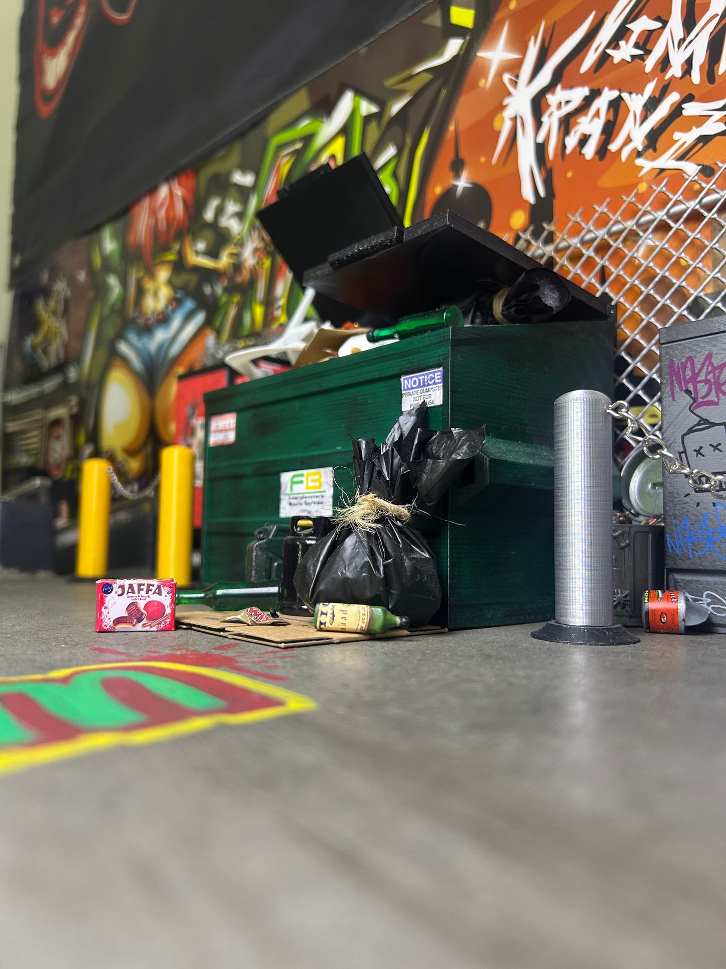 Miniatures / Trash