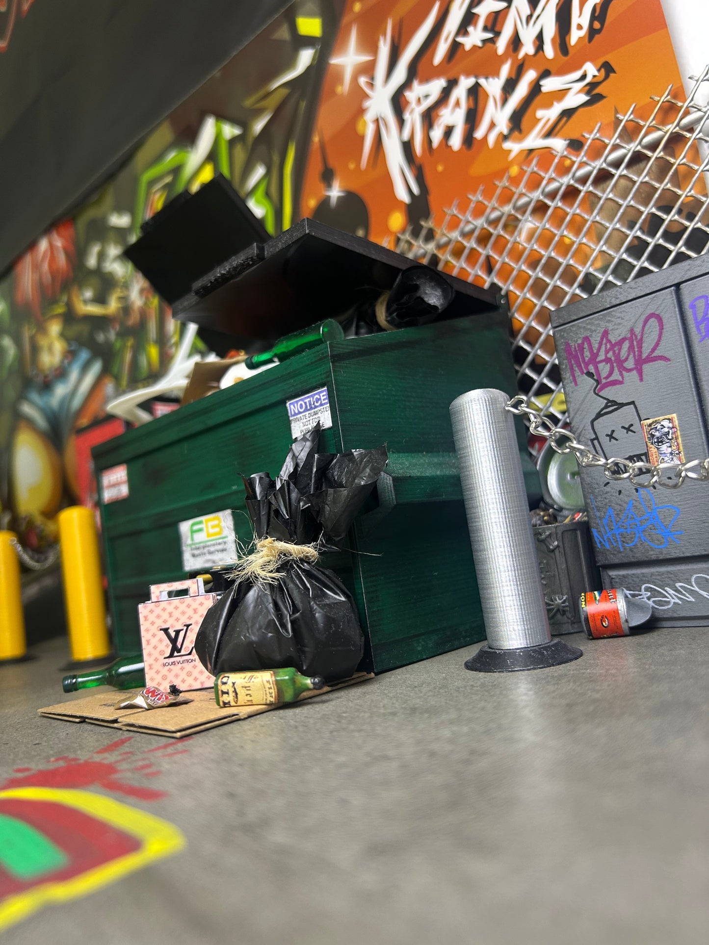 Miniatures / Trash